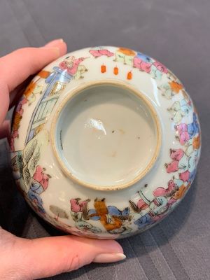A Chinese famille rose covered jar, a 'playing boys' bowl and a 'poem' cup, Jiaqing mark, 19th C. — photo 17