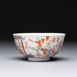 A Chinese famille rose covered jar, a 'playing boys' bowl and a 'poem' cup, Jiaqing mark, 19th C. — photo 4