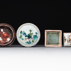 A Chinese famille rose covered seal paste box and a square famille verte covered censer, Qianlong mark, 19th C. — foto 6