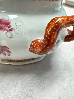 A Chinese famille rose covered tureen and stand with floral design, Qianlong — photo 13