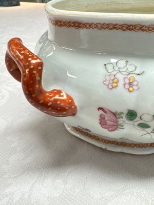 A Chinese famille rose covered tureen and stand with floral design, Qianlong — photo 14