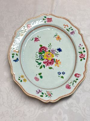 A Chinese famille rose covered tureen and stand with floral design, Qianlong — photo 19