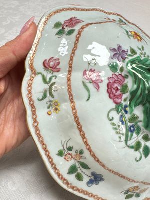 A Chinese famille rose covered tureen and stand with floral design, Qianlong — photo 5