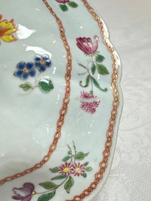 A Chinese famille rose covered tureen and stand with floral design, Qianlong — photo 7