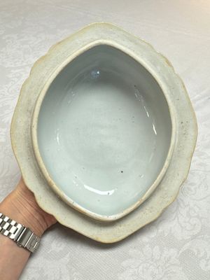 A Chinese famille rose covered tureen and stand with floral design, Qianlong — photo 8
