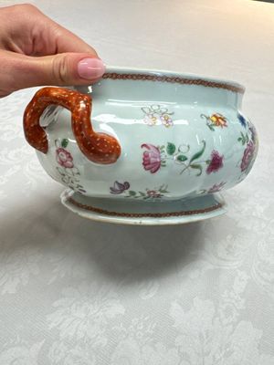 A Chinese famille rose covered tureen and stand with floral design, Qianlong — photo 10