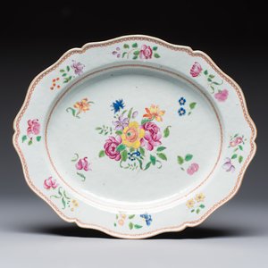 A Chinese famille rose covered tureen and stand with floral design, Qianlong — photo 4