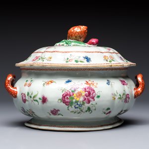 A Chinese famille rose covered tureen and stand with floral design, Qianlong — photo 6