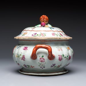 A Chinese famille rose covered tureen and stand with floral design, Qianlong — photo 7