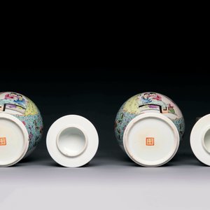 A Chinese famille rose covered vase and a pair of small covered vases, Qianlong mark, 20th C. — foto 7