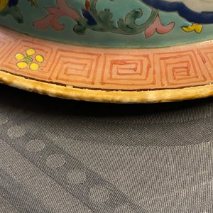 A Chinese famille rose covered vase and a vase with birds and peaches, 19/20th C. — photo 13