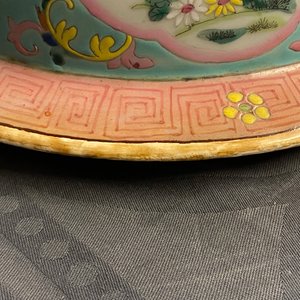 A Chinese famille rose covered vase and a vase with birds and peaches, 19/20th C. — photo 15