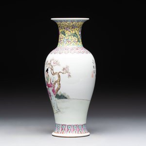 A Chinese famille rose covered vase and baluster vase, Qianlong marks, 20th C. — 照片 9