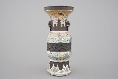 A Chinese famille rose crackle glaze Nanking vase, 19th C.