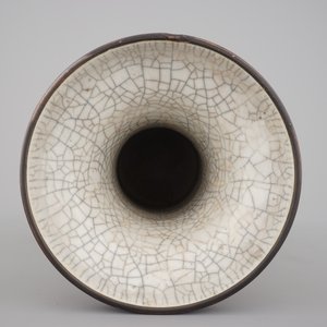 A Chinese famille rose crackle glaze Nanking vase, 19th C. — photo 5