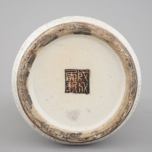 A Chinese famille rose crackle glaze Nanking vase, 19th C. — photo 6