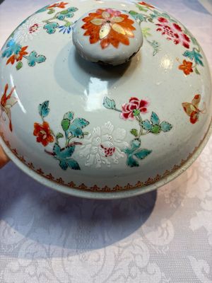 A Chinese famille rose ‘Crane in a Garden’ tureen and cover, Qianlong — photo 12