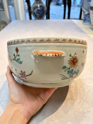 A Chinese famille rose ‘Crane in a Garden’ tureen and cover, Qianlong — photo 5