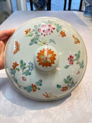 A Chinese famille rose ‘Crane in a Garden’ tureen and cover, Qianlong — photo 10