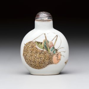 A Chinese famille rose 'cricket' snuff bottle, Daoguang mark and of the period — 照片 2