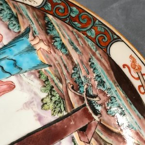 A Chinese famille rose 'Crucifixion' plate, Qianlong — photo 7