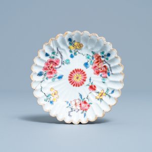 A Chinese famille rose cup and saucer and a 'magnolia' cup, Yongzheng — photo 2