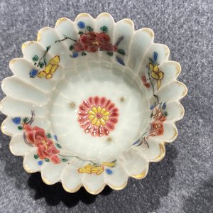 A Chinese famille rose cup and saucer and a 'magnolia' cup, Yongzheng — photo 25