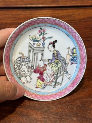 A Chinese famille rose cup and saucer with a court lady and a boy, Yongzheng — photo 9