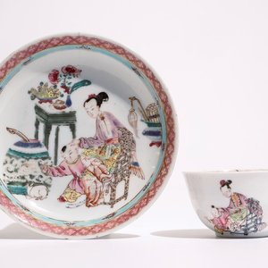 A Chinese famille rose cup and saucer with a lady and a boy, Yongzheng — 照片 1