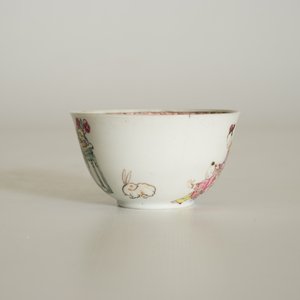 A Chinese famille rose cup and saucer with a lady and a boy, Yongzheng — 照片 15