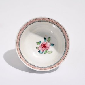 A Chinese famille rose cup and saucer with a lady and a boy, Yongzheng — 照片 8