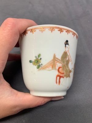 A Chinese famille rose cup and saucer with a lady playing flute, a boy and a phoenix, Qianlong — photo 5