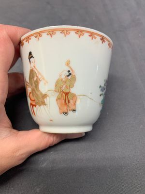A Chinese famille rose cup and saucer with a lady playing flute, a boy and a phoenix, Qianlong — photo 7