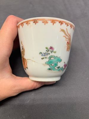 A Chinese famille rose cup and saucer with a lady playing flute, a boy and a phoenix, Qianlong — photo 8