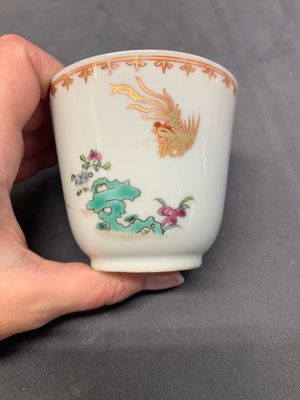 A Chinese famille rose cup and saucer with a lady playing flute, a boy and a phoenix, Qianlong — photo 9