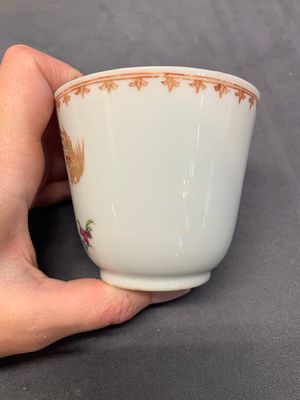 A Chinese famille rose cup and saucer with a lady playing flute, a boy and a phoenix, Qianlong — photo 10