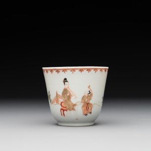 A Chinese famille rose cup and saucer with a lady playing flute, a boy and a phoenix, Qianlong — photo 4