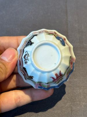 A Chinese famille rose cup and saucer with a reclined lady, Qianlong — foto 15