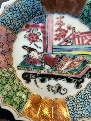 A Chinese famille rose cup and saucer with a reclined lady, Qianlong — foto 3