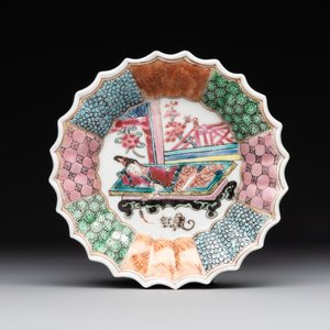 A Chinese famille rose cup and saucer with a reclined lady, Qianlong — foto 2