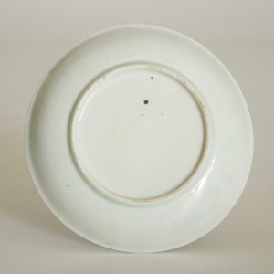 A Chinese famille rose cup and saucer with a tea-drinking scene, Yongzheng — 照片 11