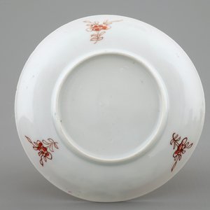 A Chinese famille rose cup and saucer with deer, Yongzheng/Qianlong — photo 3