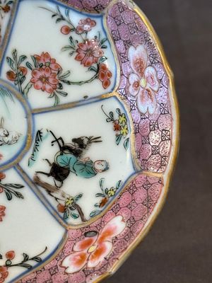 A Chinese famille rose cup and saucer with figures and animals, Yongzheng — foto 12