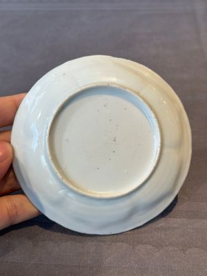 A Chinese famille rose cup and saucer with figures and animals, Yongzheng — foto 13
