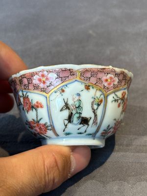 A Chinese famille rose cup and saucer with figures and animals, Yongzheng — foto 4