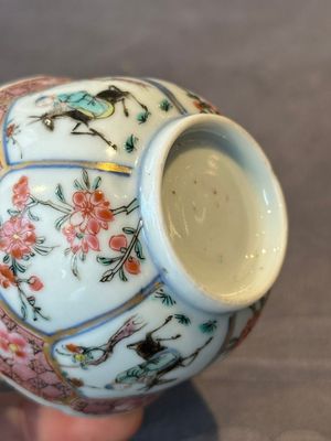 A Chinese famille rose cup and saucer with figures and animals, Yongzheng — foto 7