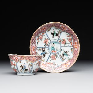 A Chinese famille rose cup and saucer with figures and animals, Yongzheng — foto 1