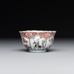 A Chinese famille rose cup and saucer with figures and animals, Yongzheng — foto 5