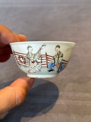 A Chinese famille rose cup and saucer with music making ladies, Yongzheng/Qianlong — photo 2