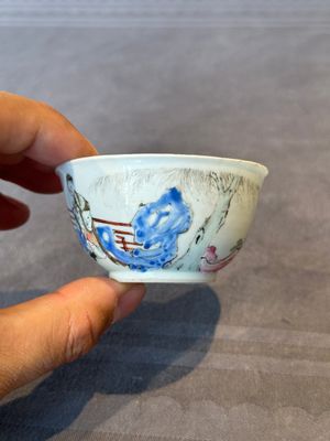 A Chinese famille rose cup and saucer with music making ladies, Yongzheng/Qianlong — photo 5